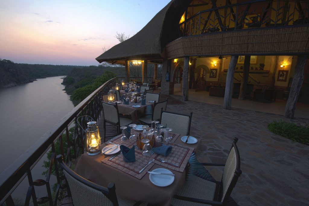 mahenye safari lodge