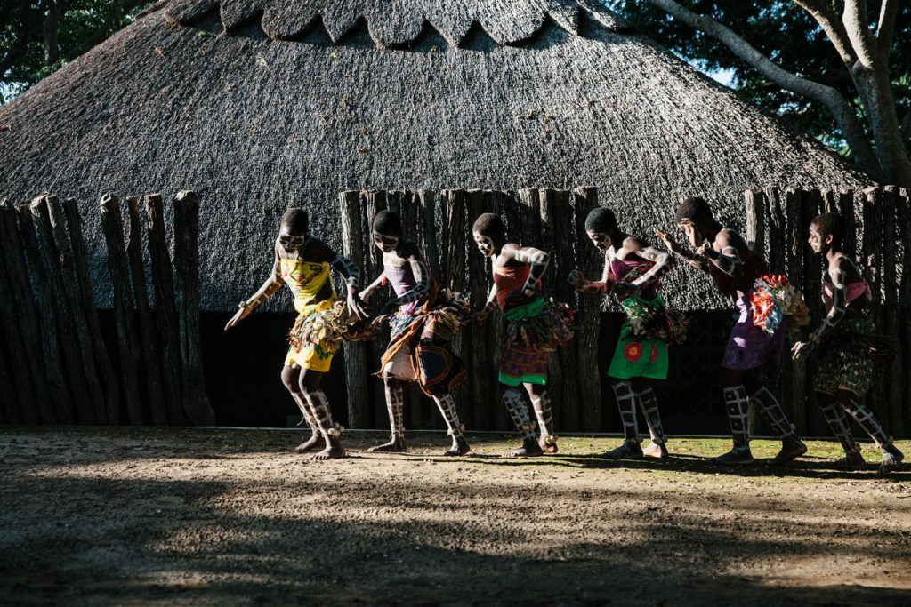 mahenye safari lodge