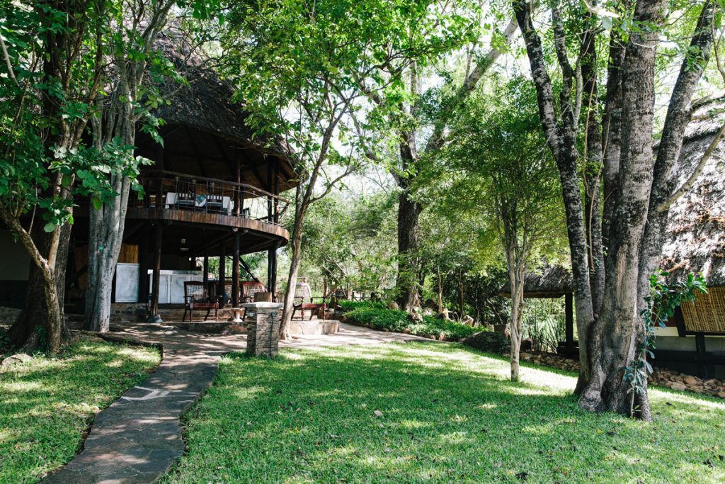 mahenye safari lodge